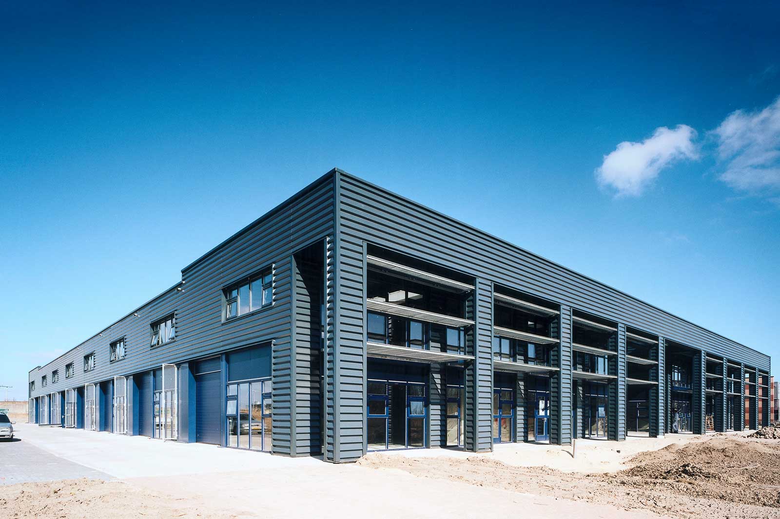 zij- en kopgevel - bedrijfsverzamelgebouw Sloterdijk