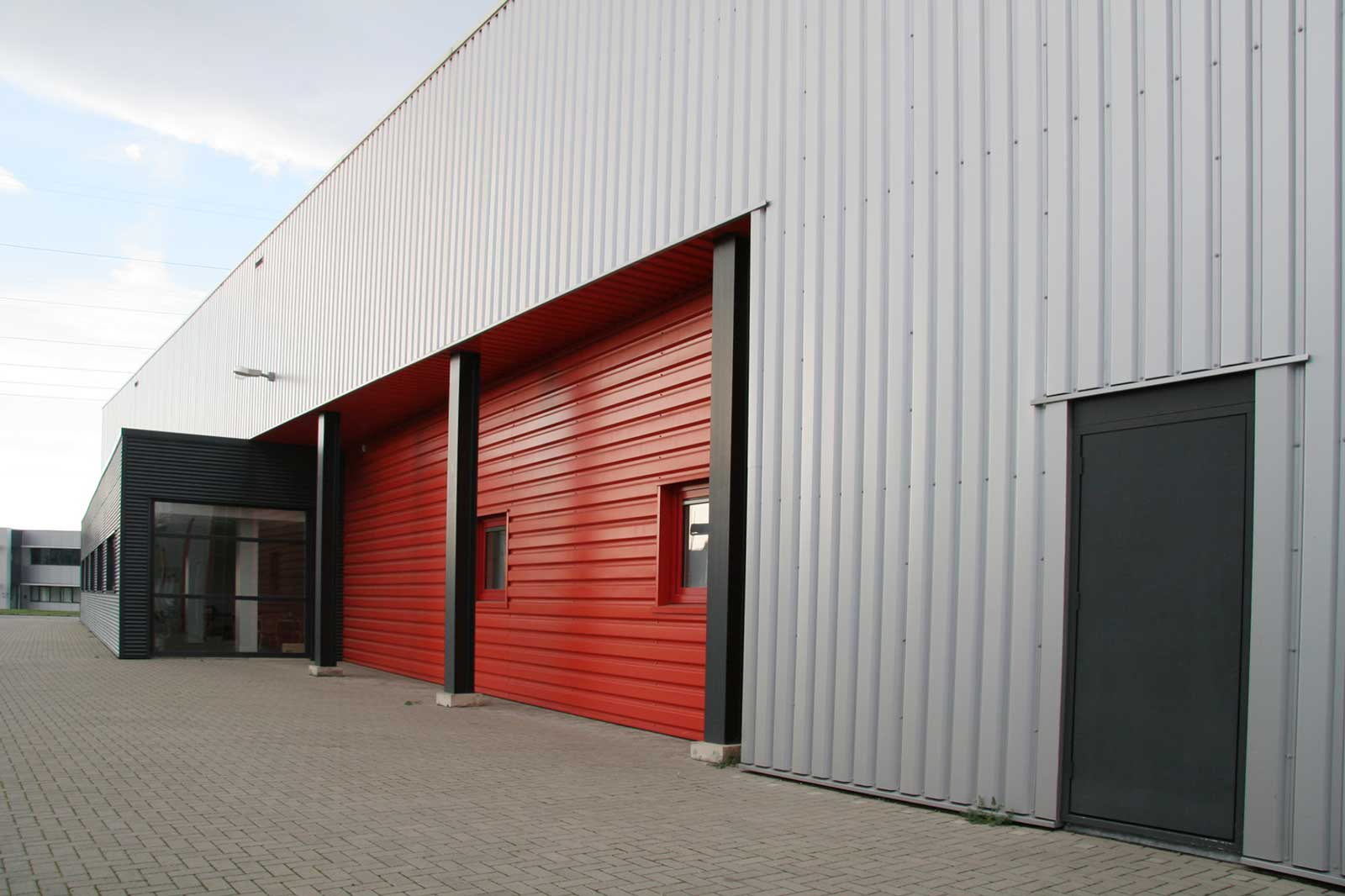 fragment zijgevel - productiehal Finish Profiles Stein fragment zijgevel - productiehal Finish Profiles Stein