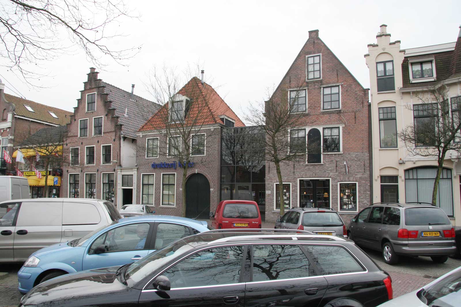 toestand voor renovatie - rijksmonument winkel met stadsappartementen Weerwal Purmerend
