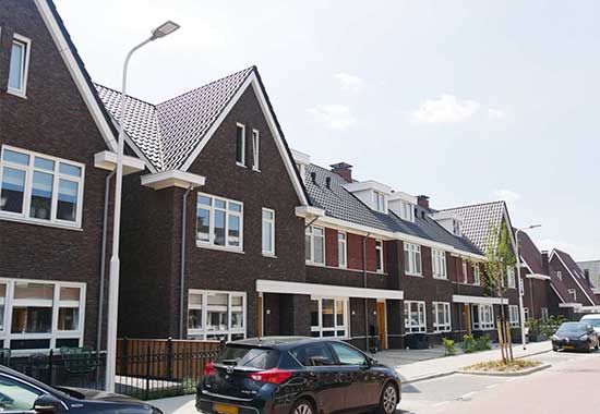 voorgevel woonblok - NOM Nul Op de Meterwoningen Moerkapelle