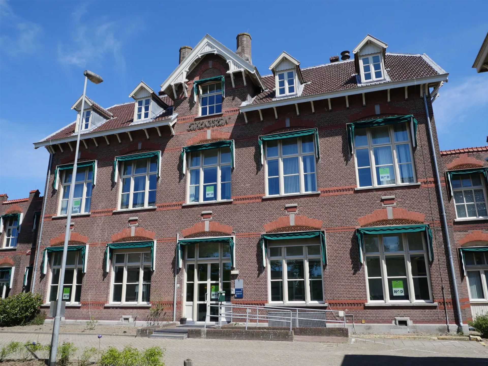 Toba-architecten-Eikenstein-Zeist-monument-voorgevelVoormalig justitiële inrichting Eikenstein Utrechtseweg Zeist Stichtse Lustwarande Voormalig justitiële inrichting Eikenstein Utrechtseweg Zeist Stichtse Lustwarande