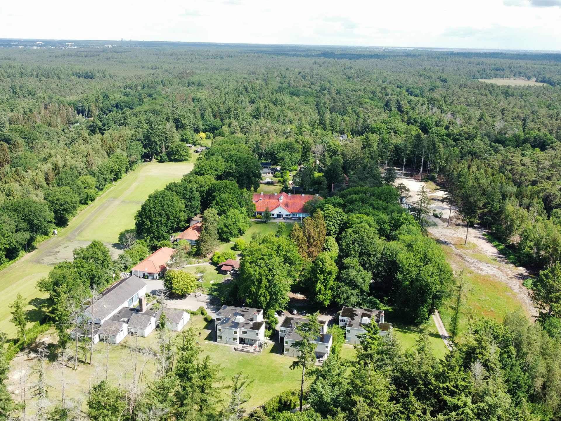 Hollandsche Raden herontwikkeling Hertenkamp zorglocatie bestaande situatie luchtfoto Hollandsche Raden herontwikkeling Hertenkamp zorglocatie bestaande situatie luchtfoto