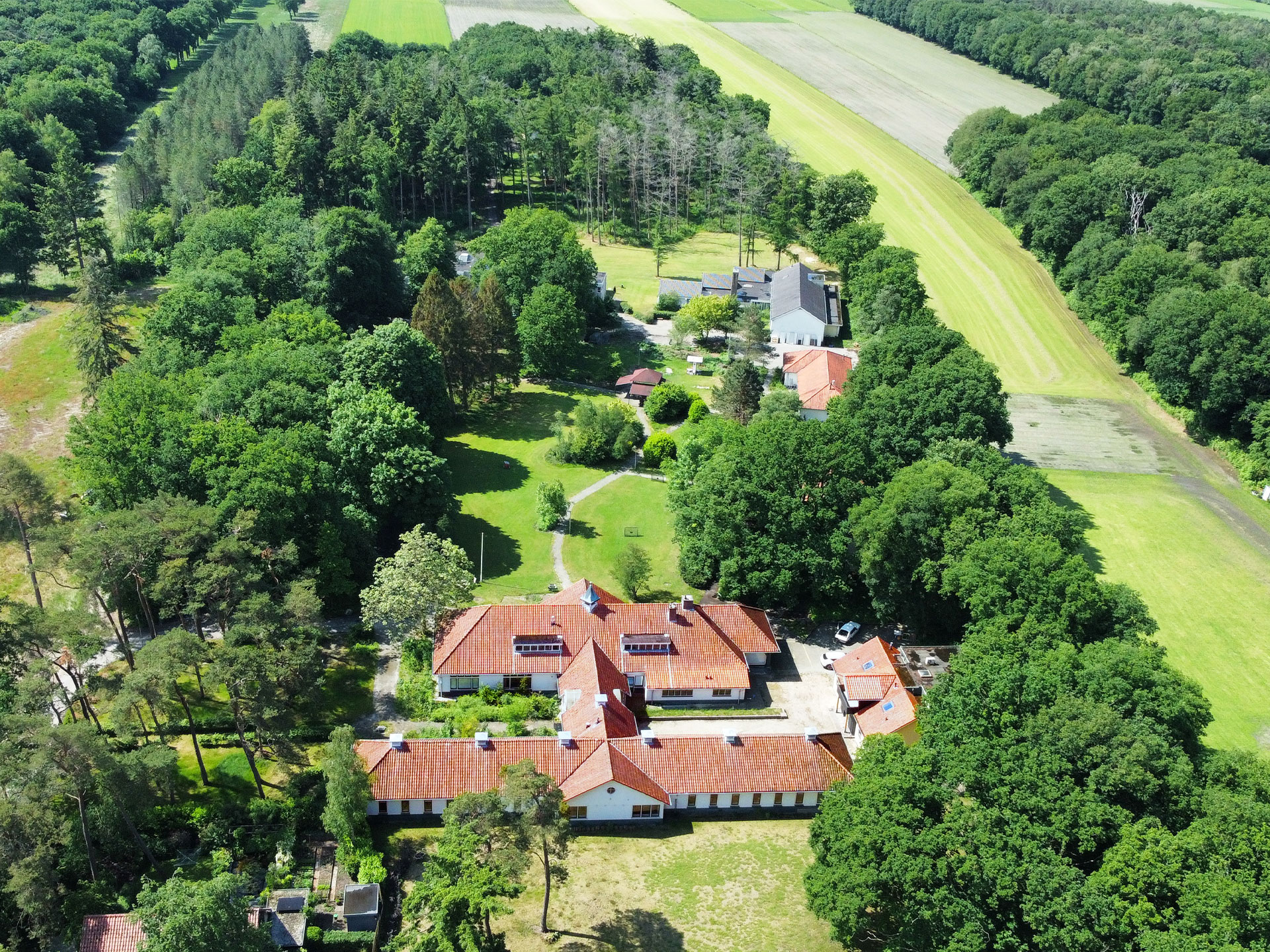 Hollandsche Raden herontwikkeling Hertenkamp zorglocatie bestaande situatie luchtfoto Hollandsche Raden herontwikkeling Hertenkamp zorglocatie bestaande situatie luchtfoto