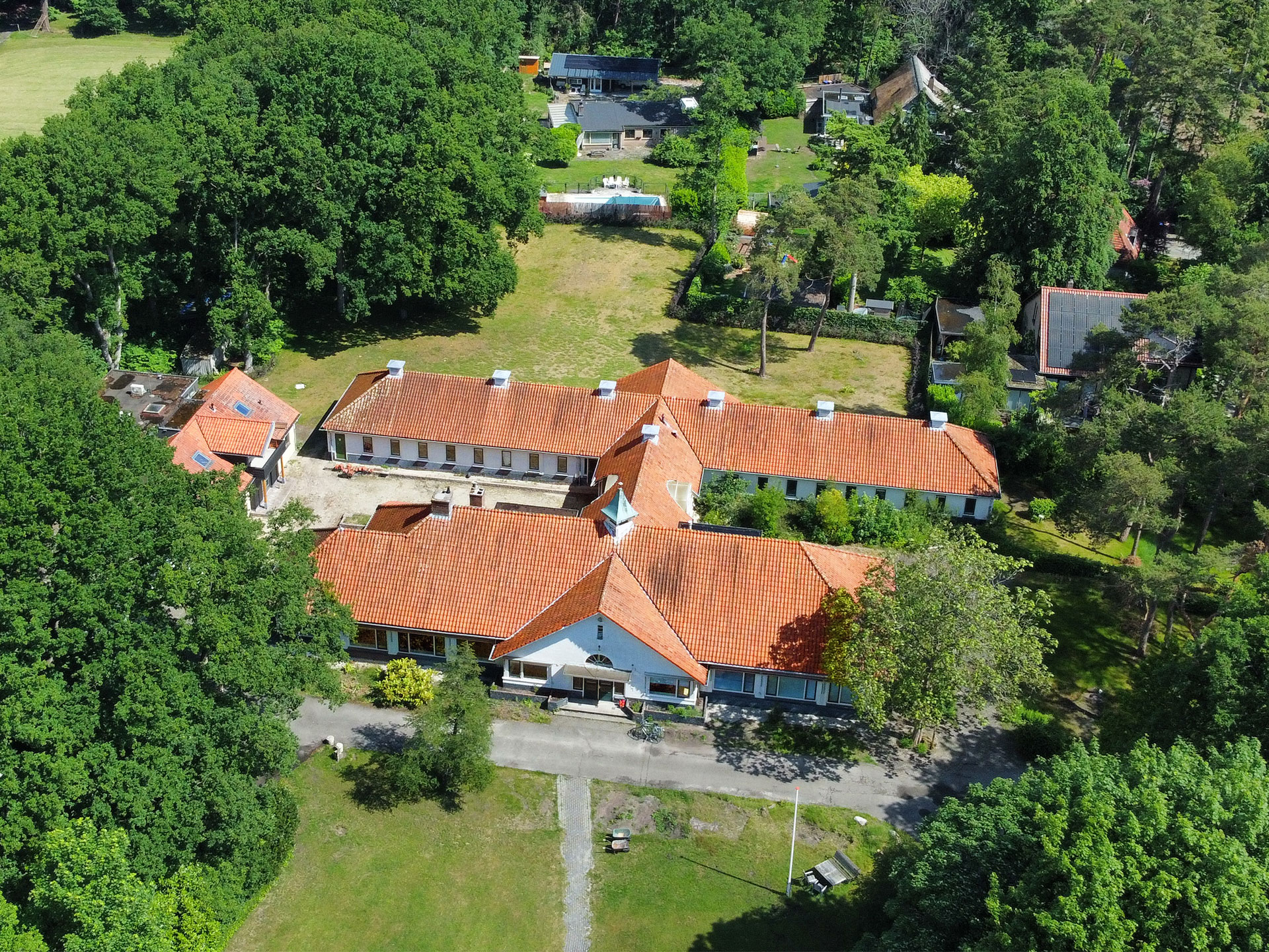 Hollandsche Raden herontwikkeling Hertenkamp zorglocatie bestaande situatie luchtfoto Hollandsche Raden herontwikkeling Hertenkamp zorglocatie bestaande situatie luchtfoto